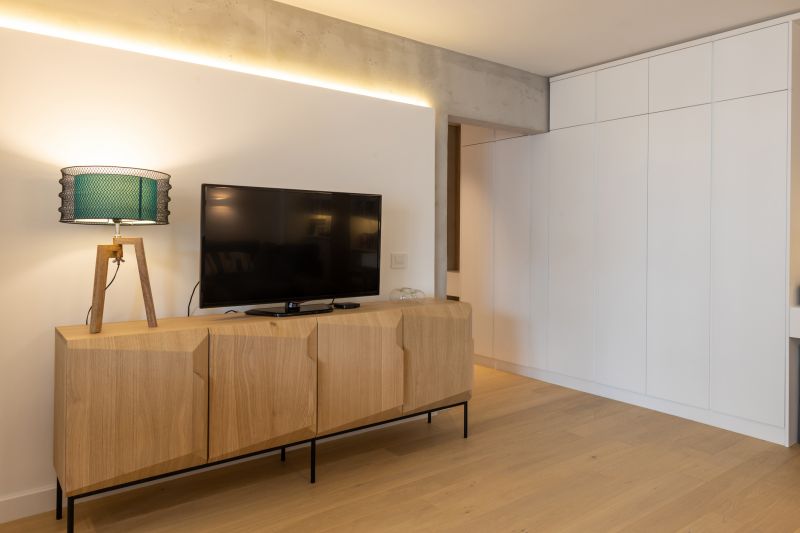 Inside the Stand - Shelving